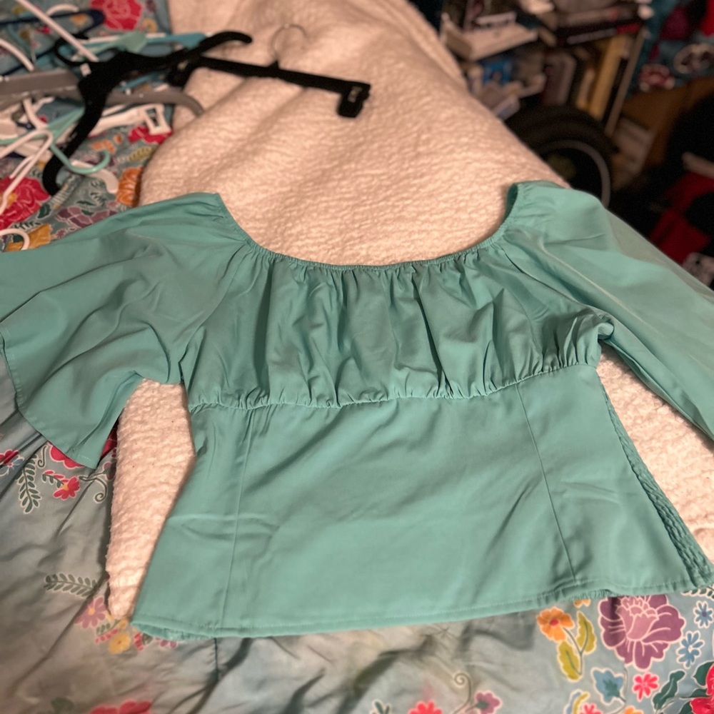 Off Shoulder Pinup Top